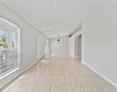 1240 Nw 22nd Place - Photo Thumbnail 9