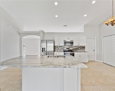 1240 Nw 22nd Place - Photo Thumbnail 14