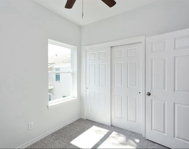 11623 Waldemar Drive - Photo Thumbnail 8