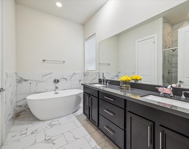 3902 Tulane Oak Drive - Photo Thumbnail 12