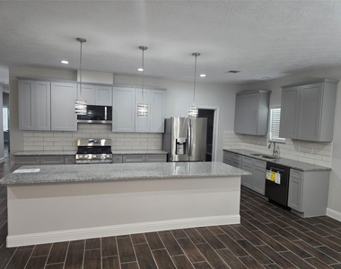 213 Adoue Avenue - Photo Thumbnail 19