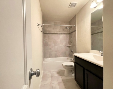3010 Overbrook Meadow Lane - Photo Thumbnail 25