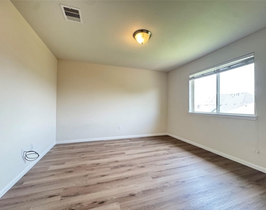 3010 Overbrook Meadow Lane - Photo Thumbnail 24
