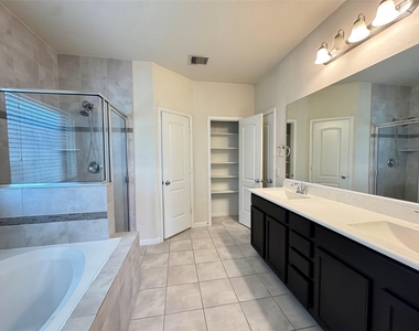 3010 Overbrook Meadow Lane - Photo Thumbnail 16