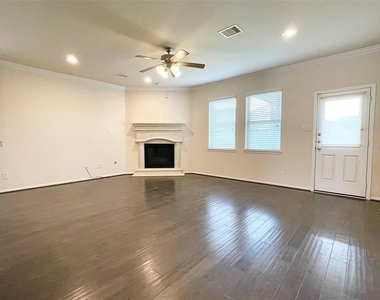 3010 Overbrook Meadow Lane - Photo Thumbnail 4