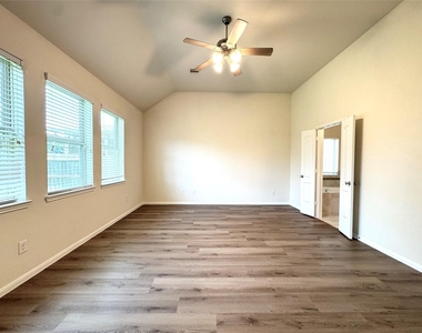 3010 Overbrook Meadow Lane - Photo Thumbnail 14