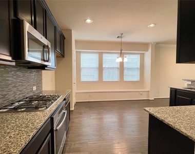 3010 Overbrook Meadow Lane - Photo Thumbnail 5