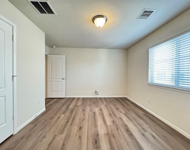 3010 Overbrook Meadow Lane - Photo Thumbnail 23