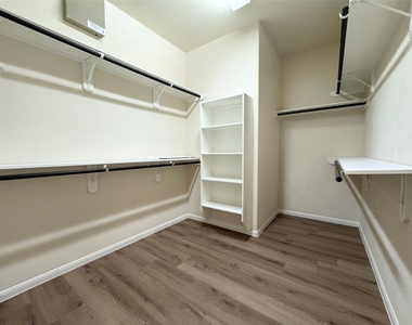 3010 Overbrook Meadow Lane - Photo Thumbnail 15