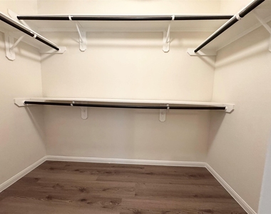 3010 Overbrook Meadow Lane - Photo Thumbnail 21