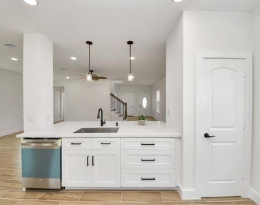 769 Marjorie Street - Photo Thumbnail 3