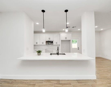 769 Marjorie Street - Photo Thumbnail 5