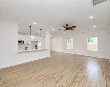 769 Marjorie Street - Photo Thumbnail 4