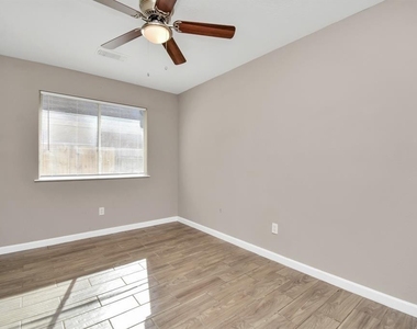 21826 Hemlock Park Drive - Photo Thumbnail 6