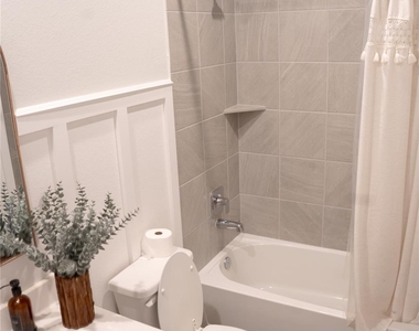 1008 Llano Trail - Photo Thumbnail 10