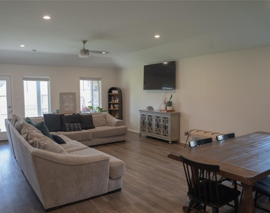 1008 Llano Trail - Photo Thumbnail 4