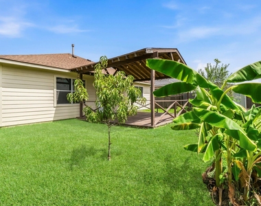 8203 Loetsch Ridge Way - Photo Thumbnail 31
