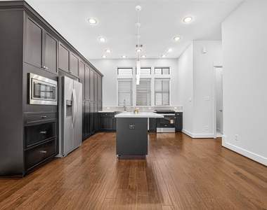 2610 Polk Street - Photo Thumbnail 8