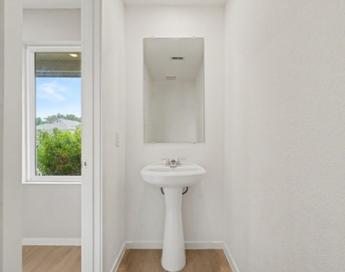21154 Vercelli Street - Photo Thumbnail 16