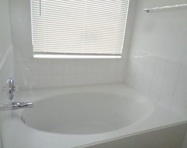 9503 Wyatt Oak Ln - Photo Thumbnail 27