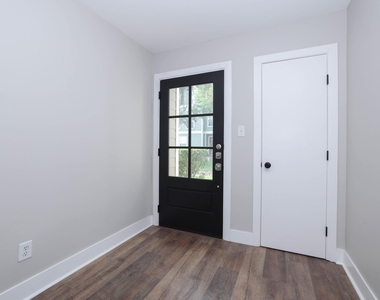 1728 Bevis Street - Photo Thumbnail 3