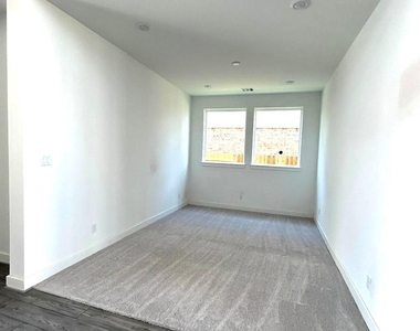 9834 Violet Landing Lane - Photo Thumbnail 15