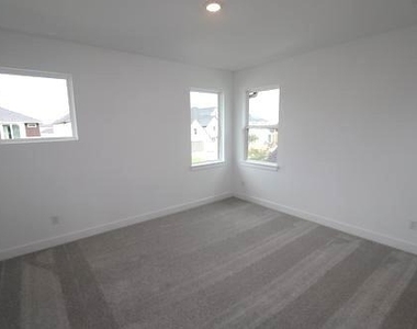 9834 Violet Landing Lane - Photo Thumbnail 13