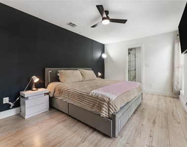 9919 Golden Sunshine Drive - Photo Thumbnail 11
