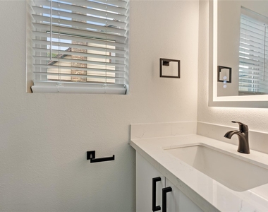 9919 Golden Sunshine Drive - Photo Thumbnail 10