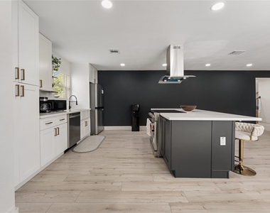 9919 Golden Sunshine Drive - Photo Thumbnail 3