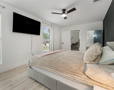 9919 Golden Sunshine Drive - Photo Thumbnail 12