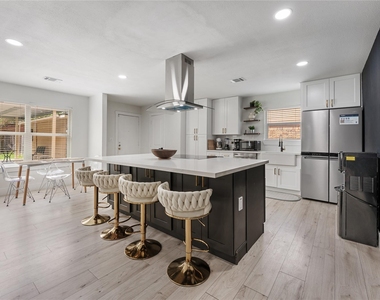 9919 Golden Sunshine Drive - Photo Thumbnail 4