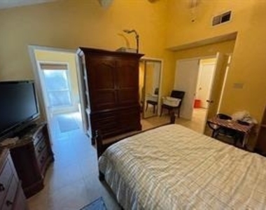 7411 Creekfield Drive - Photo Thumbnail 11