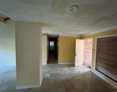 7411 Creekfield Drive - Photo Thumbnail 4