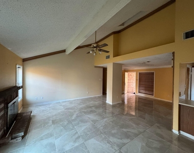 7411 Creekfield Drive - Photo Thumbnail 5