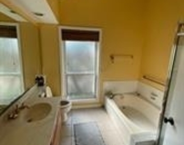 7411 Creekfield Drive - Photo Thumbnail 14