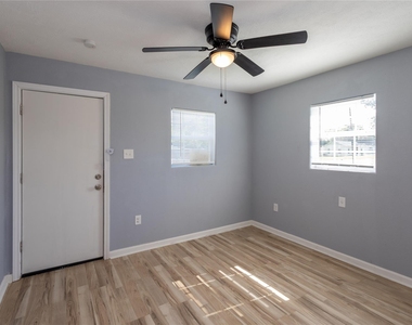 1840 Ollie Street - Photo Thumbnail 2