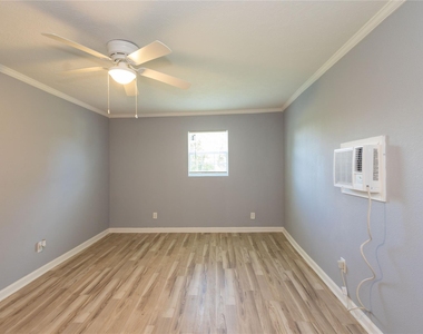 1840 Ollie Street - Photo Thumbnail 12