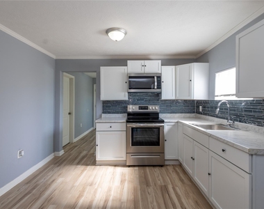 1840 Ollie Street - Photo Thumbnail 6