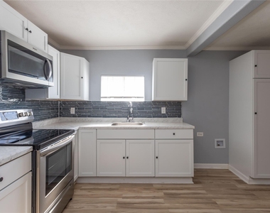 1840 Ollie Street - Photo Thumbnail 8