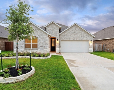 1539 Oakdale Crest Road - Photo Thumbnail 2