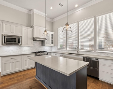 8711 Oak Kolbe Lane - Photo Thumbnail 8
