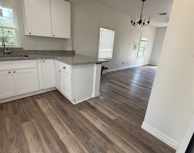 324 E Wilkins Street - Photo Thumbnail 6