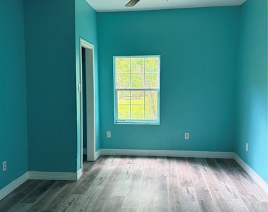324 E Wilkins Street - Photo Thumbnail 10
