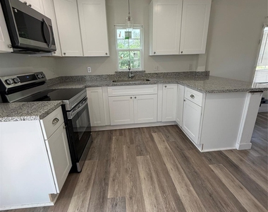324 E Wilkins Street - Photo Thumbnail 7