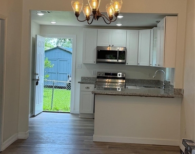 324 E Wilkins Street - Photo Thumbnail 5