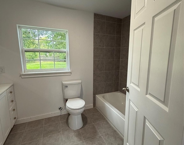 324 E Wilkins Street - Photo Thumbnail 9