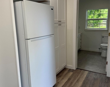 324 E Wilkins Street - Photo Thumbnail 4