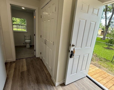324 E Wilkins Street - Photo Thumbnail 3
