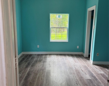 324 E Wilkins Street - Photo Thumbnail 11